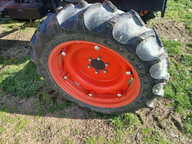Image of Kubota M5640SU equipment image 3