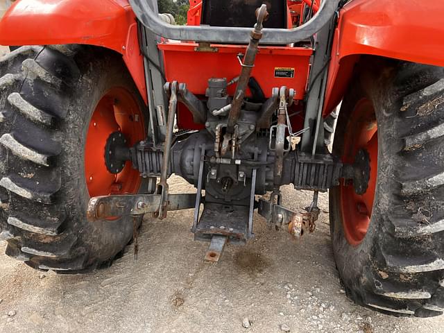 Image of Kubota M5640SU equipment image 3