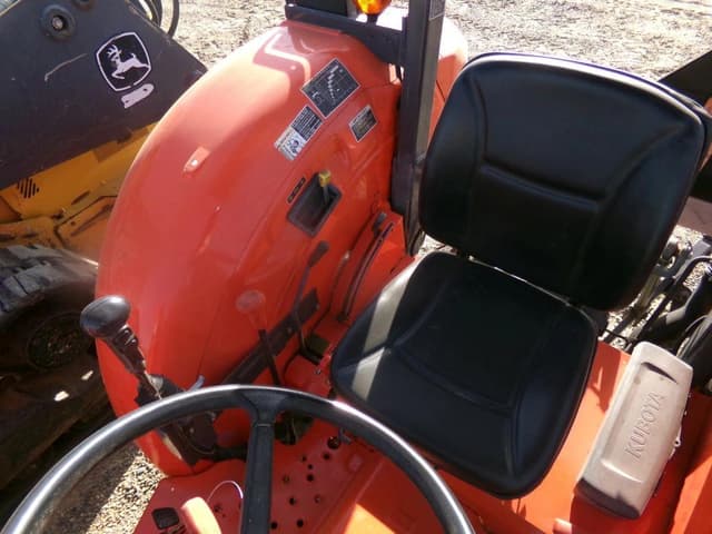 Image of Kubota M5660 equipment image 4