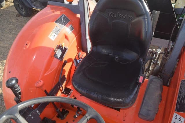 Image of Kubota M5660SU equipment image 4