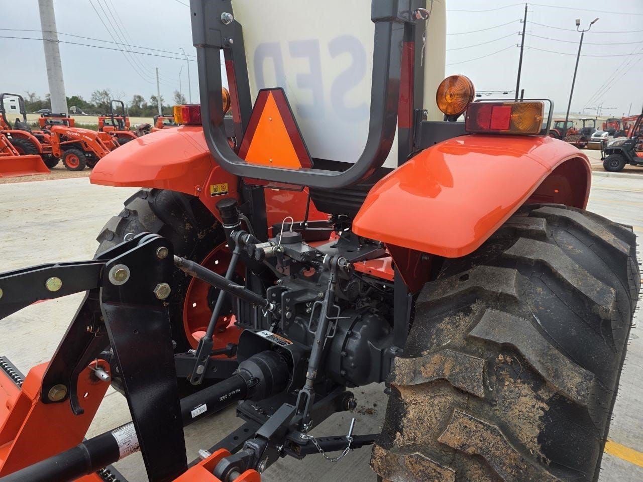 2021 Kubota M5660SUHD Equipment Image0