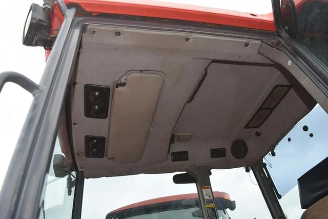 Image of Kubota M5700 equipment image 4