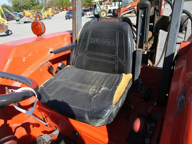 Image of Kubota M5700 equipment image 4