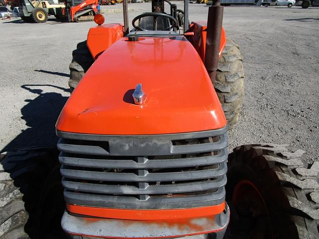 Image of Kubota M5700 equipment image 3