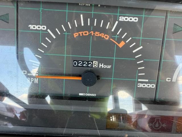 Image of Kubota M5700 equipment image 4