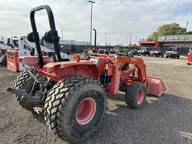 Image of Kubota M5700 equipment image 4