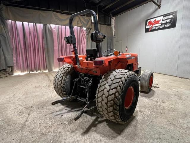 Image of Kubota M5700 equipment image 4