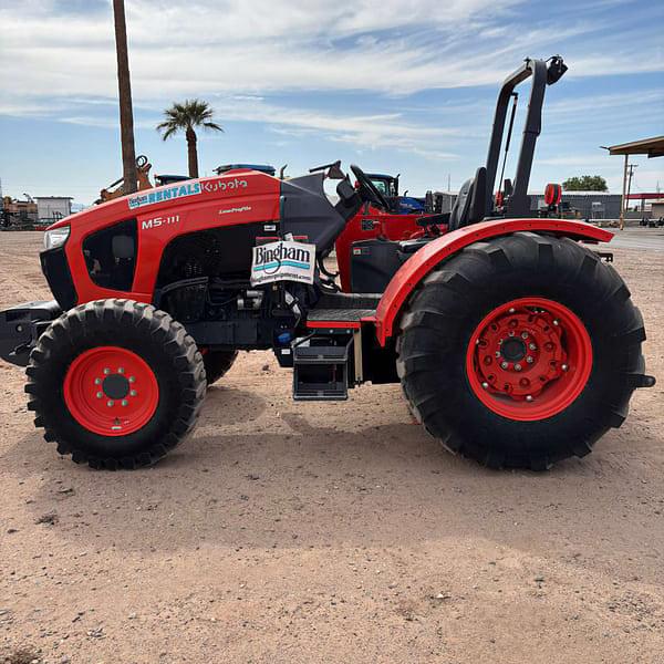 Image of Kubota M5L-111 equipment image 4