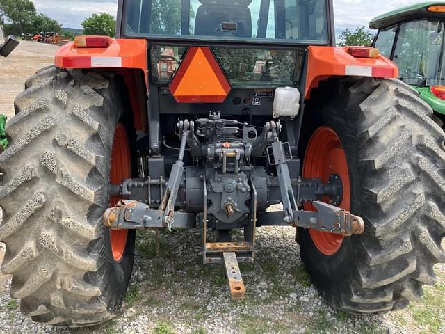 Image of Kubota M6-111 equipment image 4