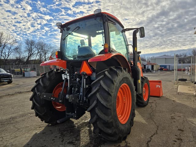 Image of Kubota M6-111DTC equipment image 4