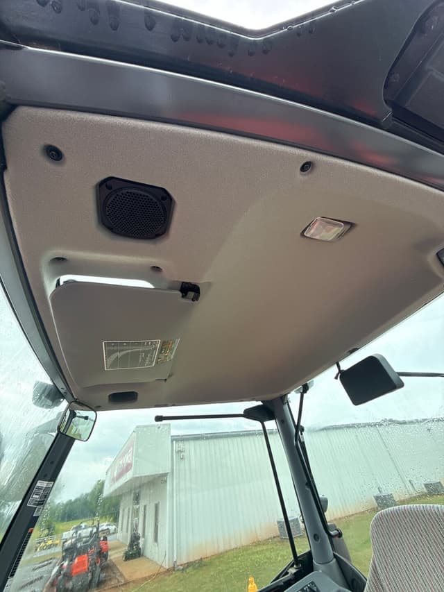 Image of Kubota M6-131 equipment image 2