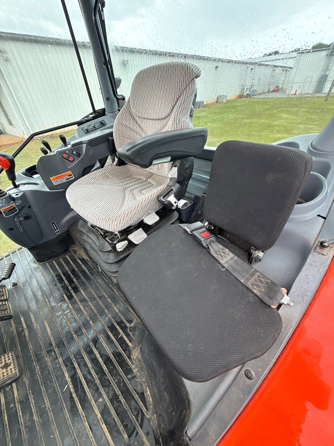 Kubota M6-131 Equipment Image0