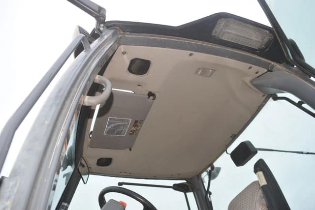 Image of Kubota M6-131 equipment image 4