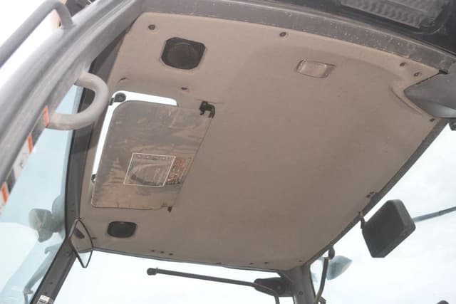 Image of Kubota M6-141 equipment image 4