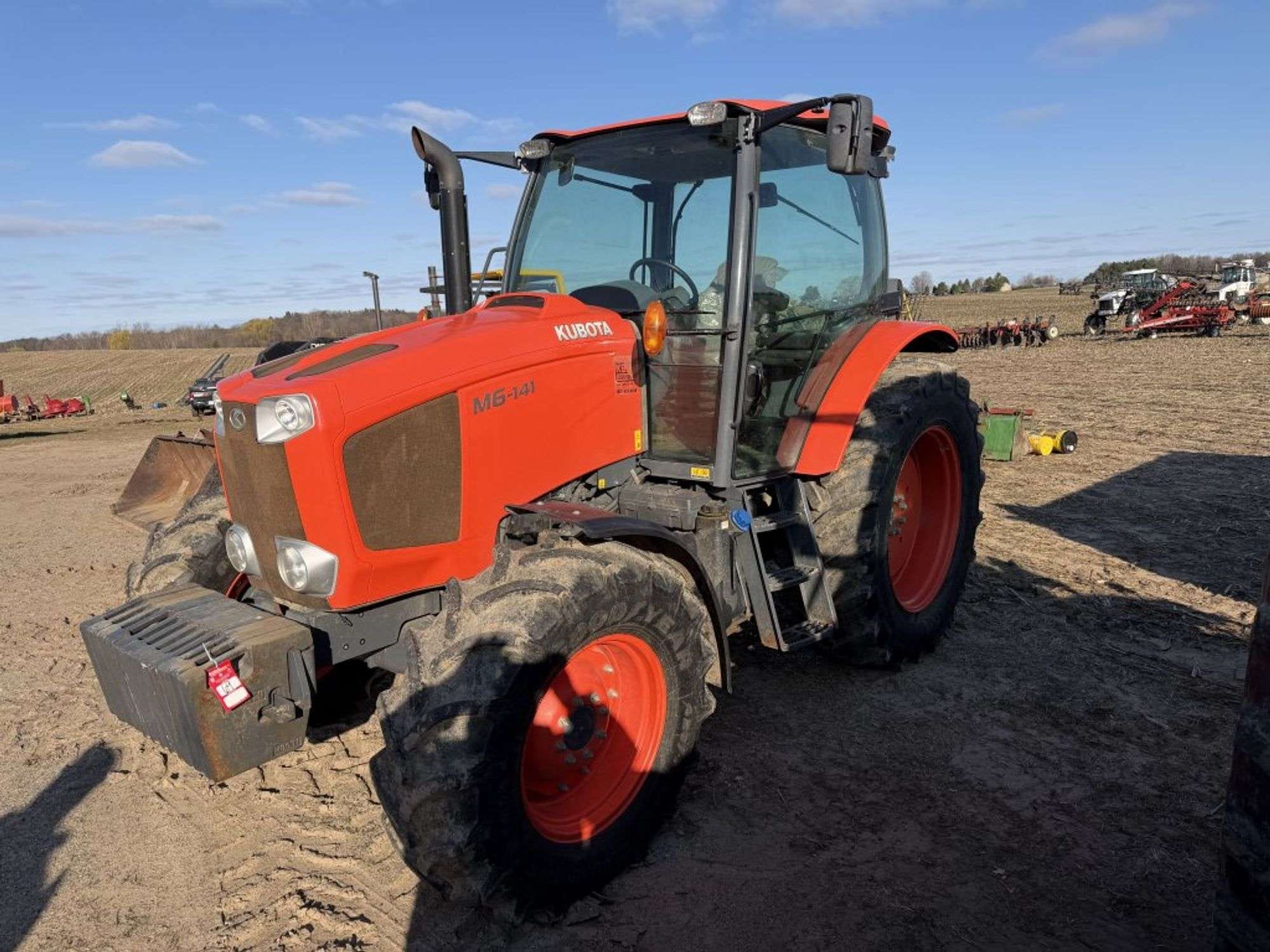 Kubota M6-141 Equipment Image0
