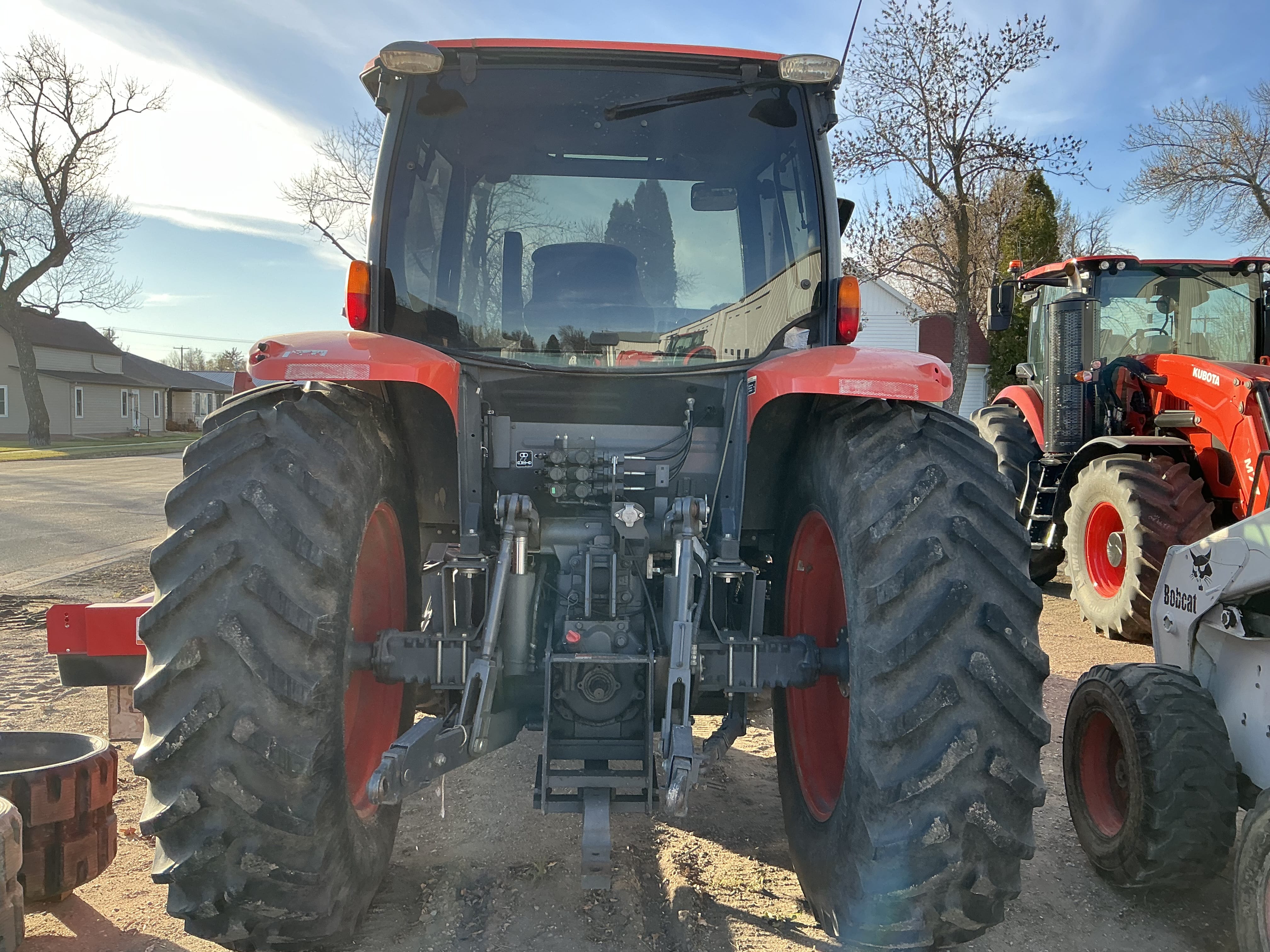 Kubota M6-141DTC Equipment Image0