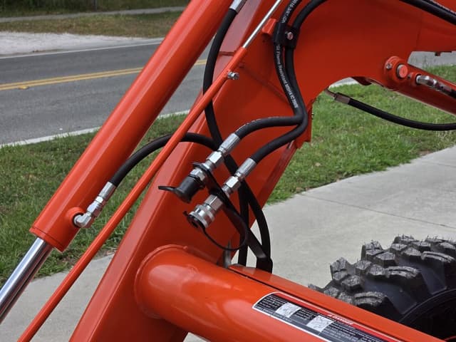 Image of Kubota M5660SU equipment image 3
