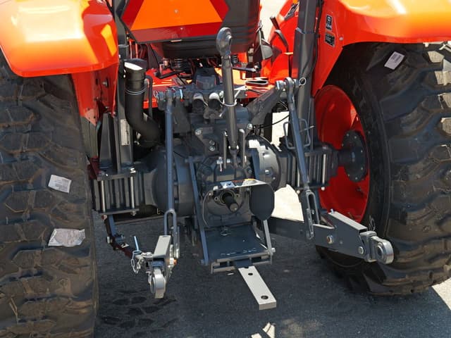 Image of Kubota M5660SU equipment image 3