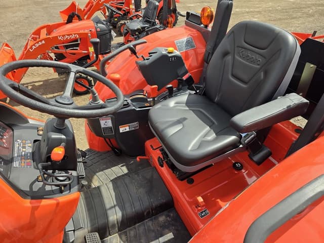Image of Kubota M6060 equipment image 4