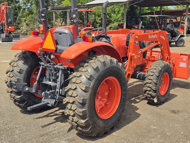 Image of Kubota M6060 equipment image 3