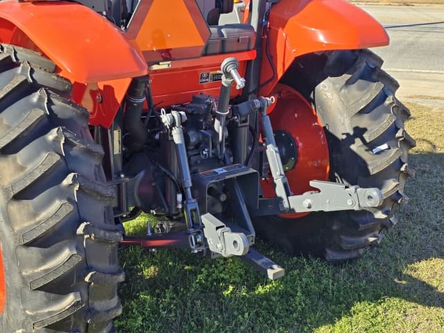 Image of Kubota M6060 equipment image 3
