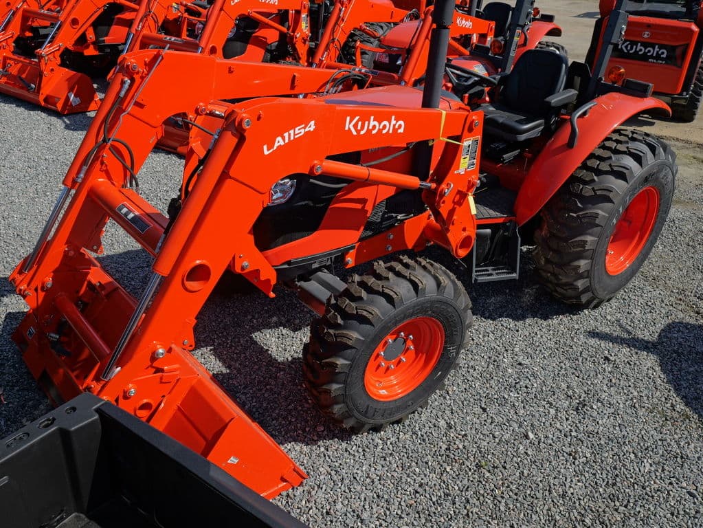 Image of Kubota M6060 Image 1