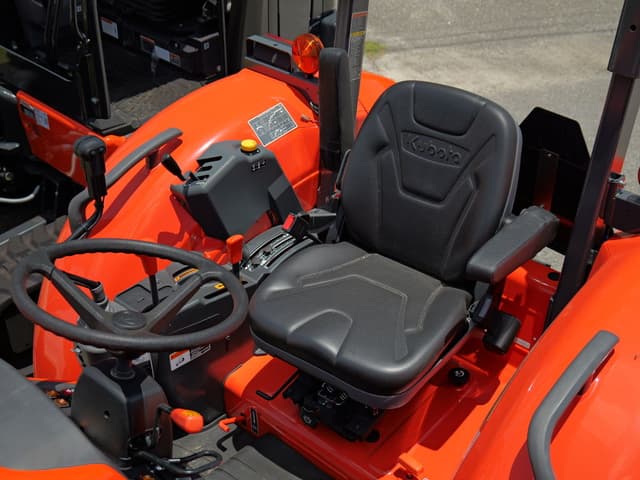 Image of Kubota M7060 equipment image 1