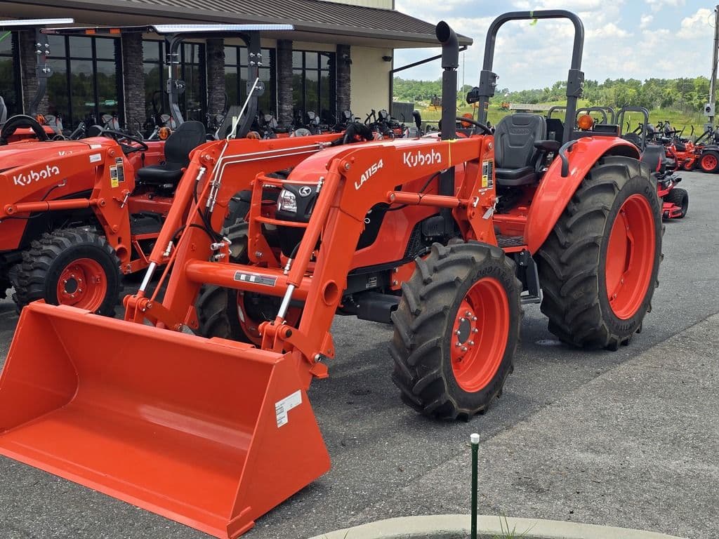 Image of Kubota M7060 Primary image
