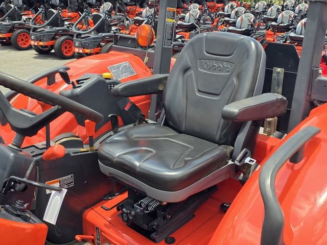 Image of Kubota M7060 equipment image 4