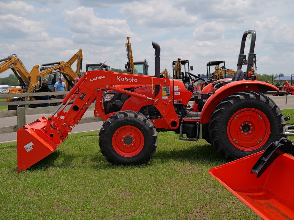 Image of Kubota M7060 Primary image