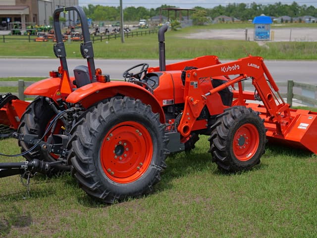 Image of Kubota M7060 equipment image 2