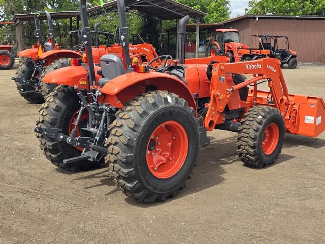 Image of Kubota M7060 equipment image 3