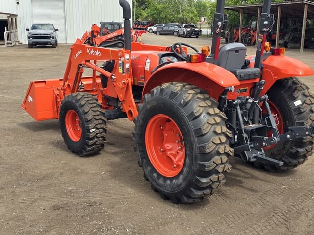 Image of Kubota M7060 equipment image 2