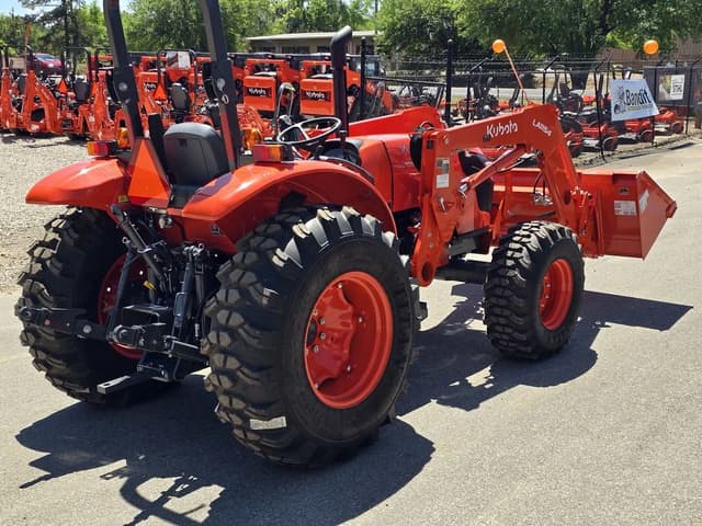 Image of Kubota M7060 equipment image 2