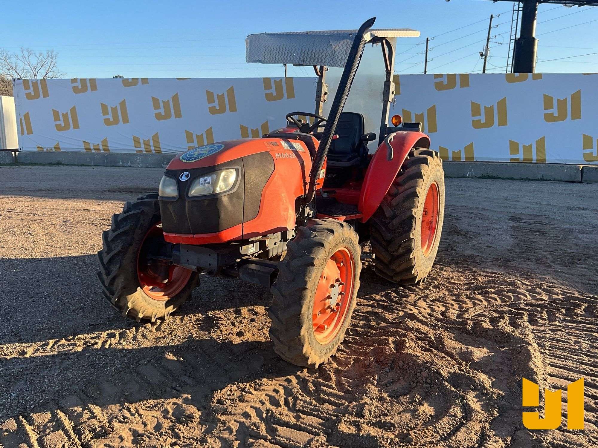 Kubota M6040 Equipment Image0