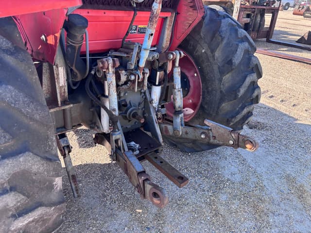 Image of Kubota M6040 equipment image 4