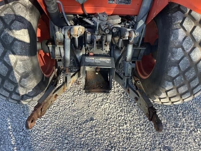 Image of Kubota M6040 equipment image 2