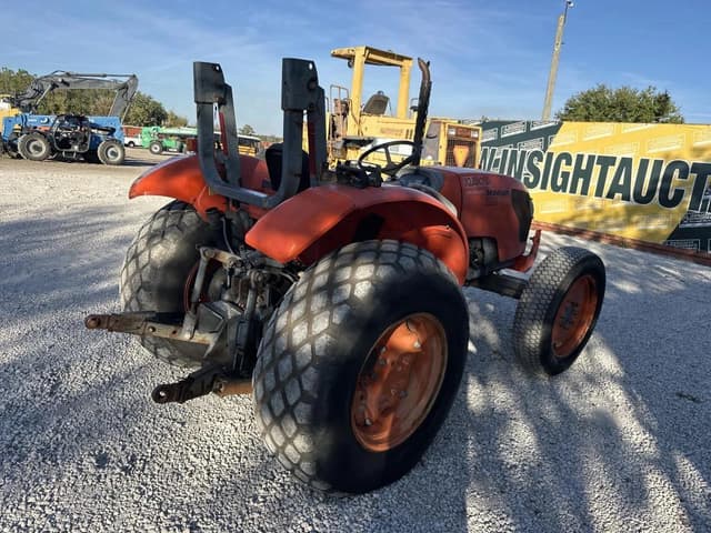 Image of Kubota M6040 equipment image 3