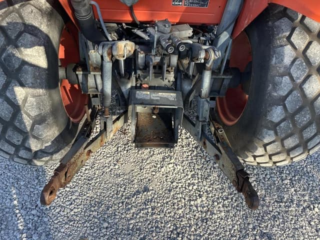 Image of Kubota M6040 equipment image 2