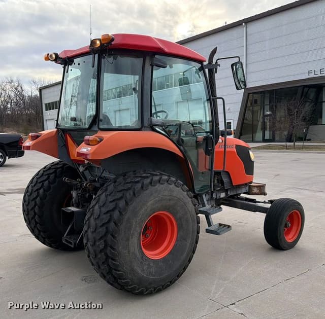 Image of Kubota M6040 equipment image 4