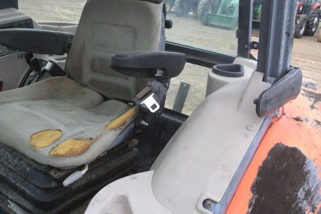 Image of Kubota M6060 equipment image 4