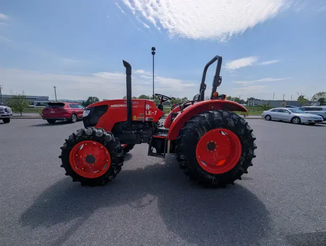 Image of Kubota M6060HD equipment image 4