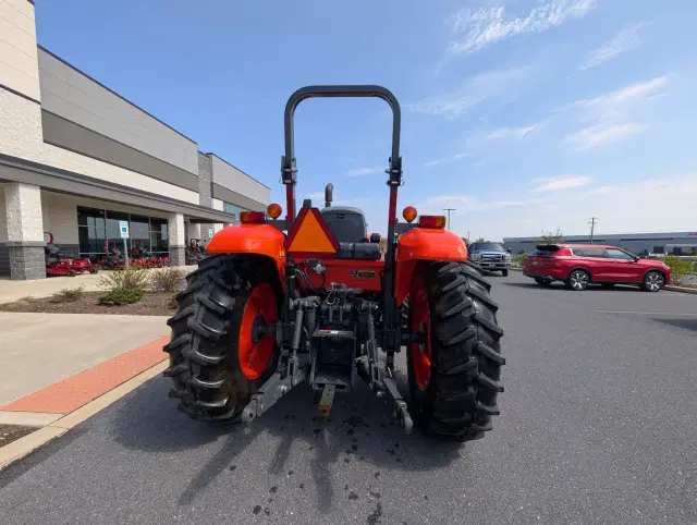 Image of Kubota M6060HD equipment image 2