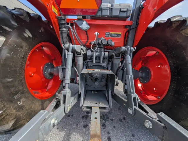 Image of Kubota M6060HD equipment image 3