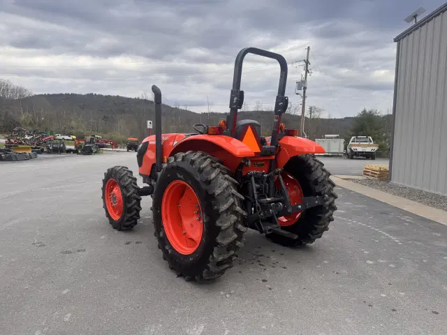 Image of Kubota M6060HD equipment image 2