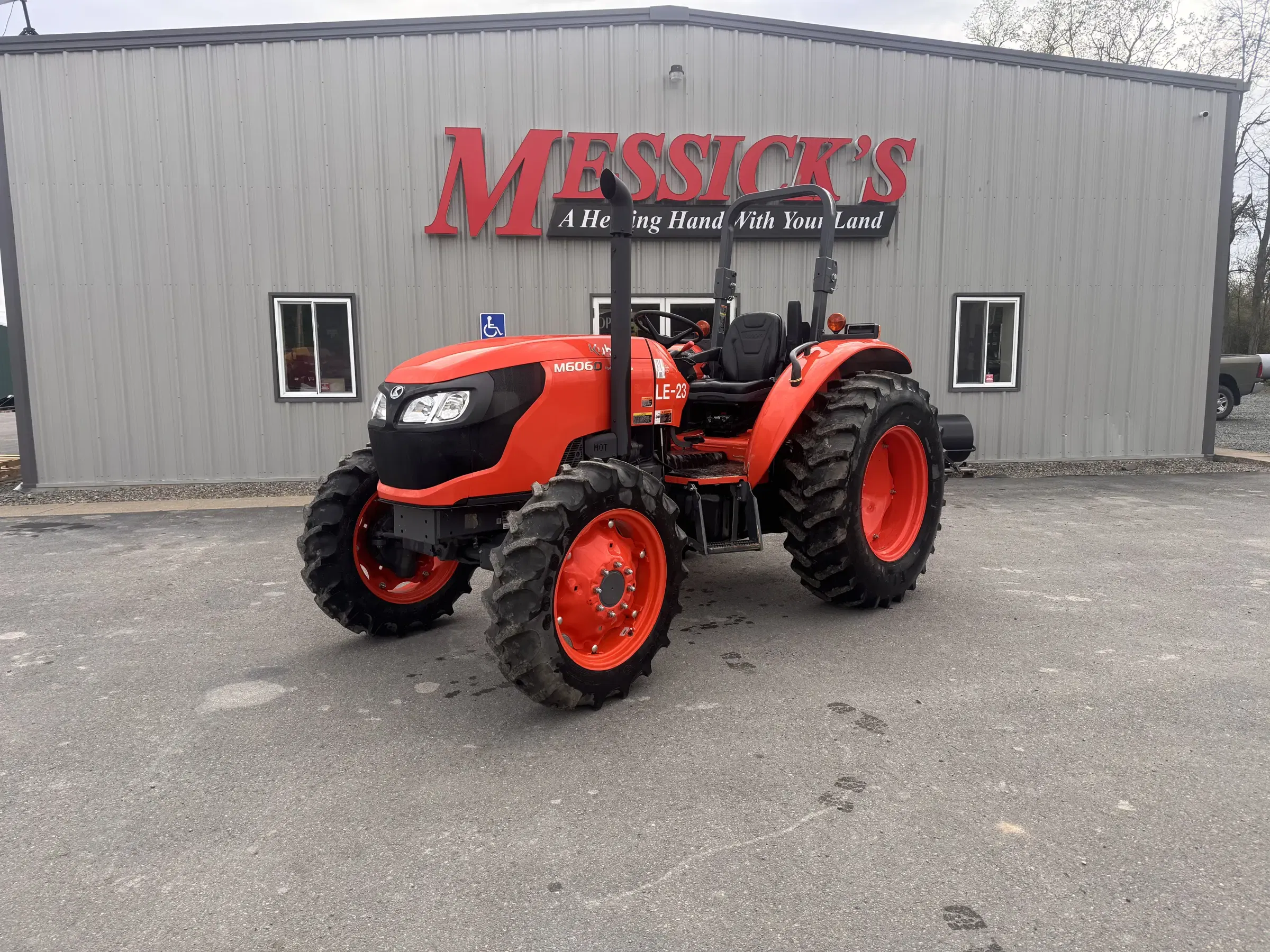 Kubota M6060HD Equipment Image0