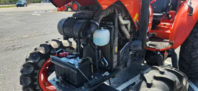 Image of Kubota M6060HD equipment image 2