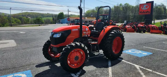 Image of Kubota M6060HD equipment image 4