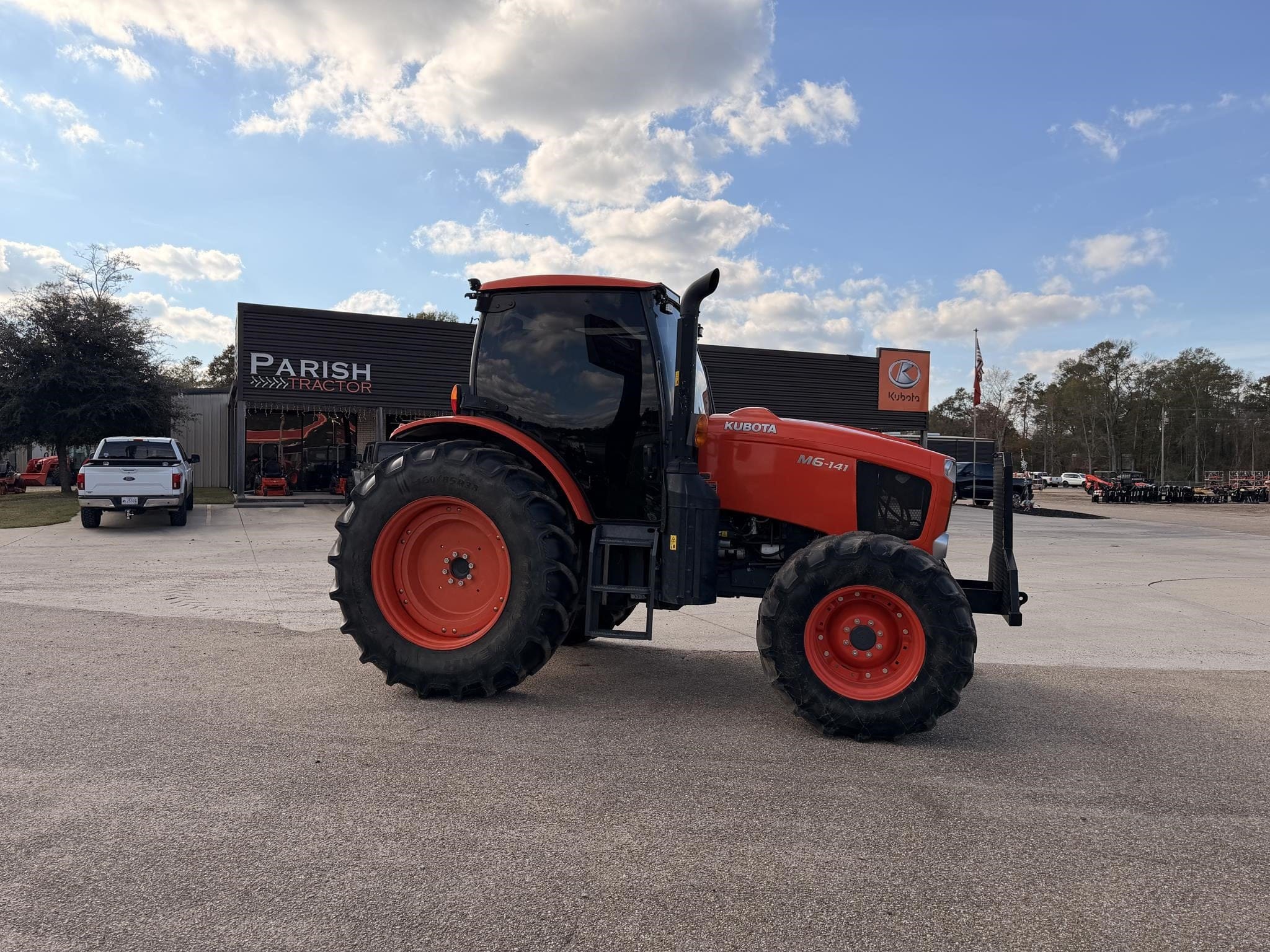 2020 Kubota M6-141 Equipment Image0