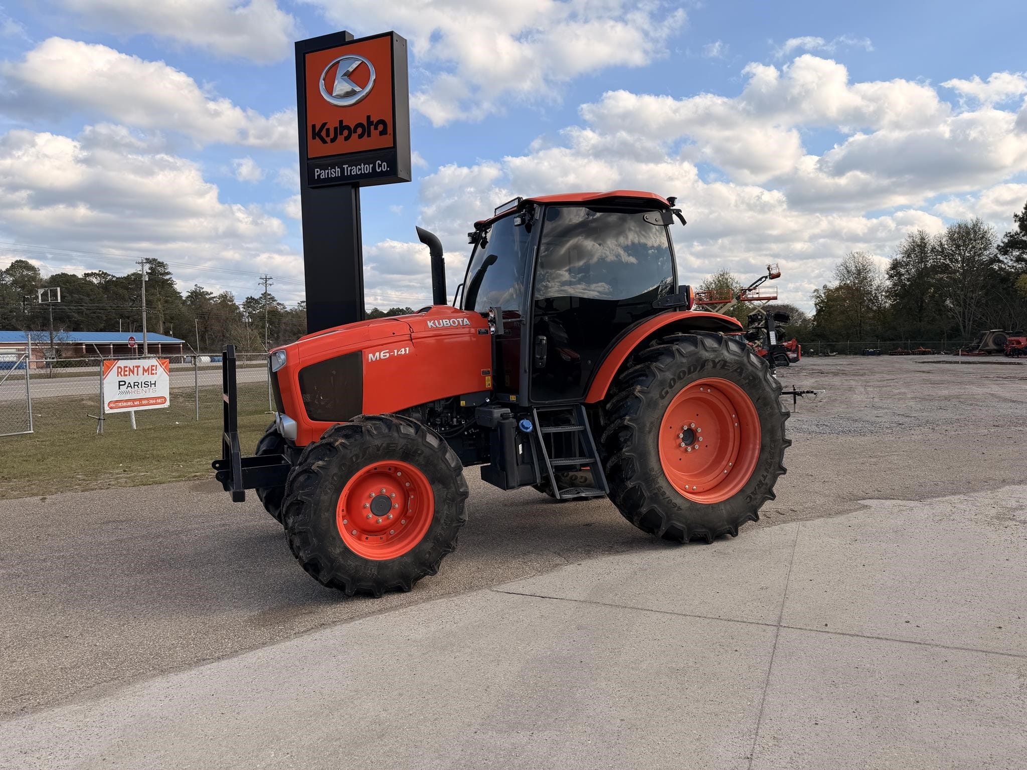 2020 Kubota M6-141 Equipment Image0
